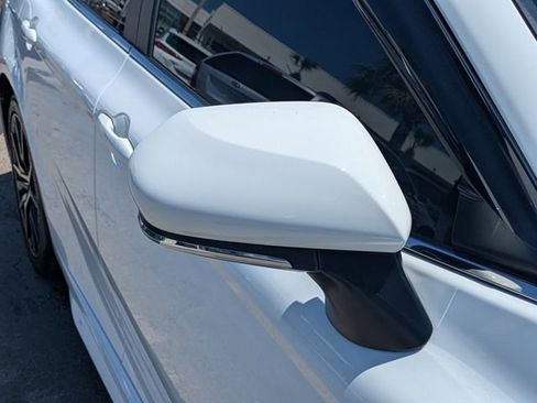 Used 2024 Toyota Camry SE image 10