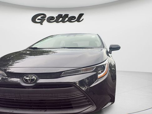 Used 2023 Toyota Corolla LE FWD image 9