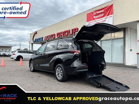 Used 2022 Toyota Sienna LE image 1