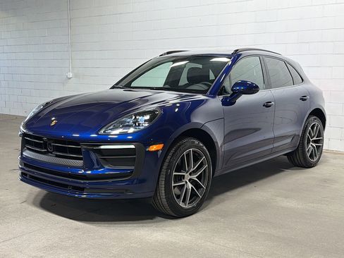 Certified 2025 Porsche Macan image 1