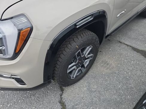 New 2026 GMC Terrain AT4 w/ Technology Package II AWD/4WD image 9