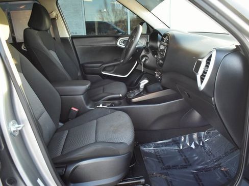 Used 2023 Kia Soul LX image 34