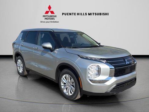 New 2026 Mitsubishi Outlander ES image 3