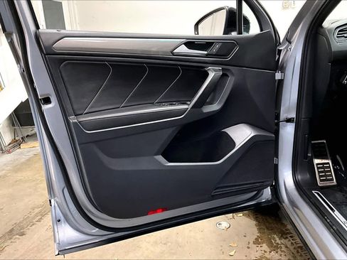 Used 2022 Volkswagen Tiguan SE R-Line image 26