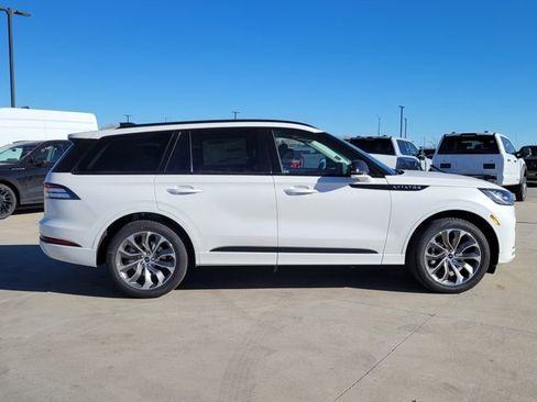 New 2026 Lincoln Aviator AWD w/ Jet Appearance Package image 2