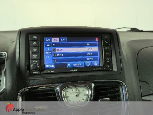 Used 2012 Chrysler Town & Country Limited w/ Luxury Group FWD image 21