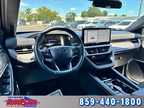 Used 2025 Ford Explorer ST-Line w/ ST-Line Street Pack AWD/4WD image 32