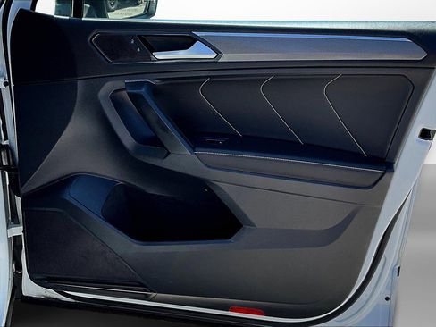 Used 2022 Volkswagen Tiguan SE R-Line image 26