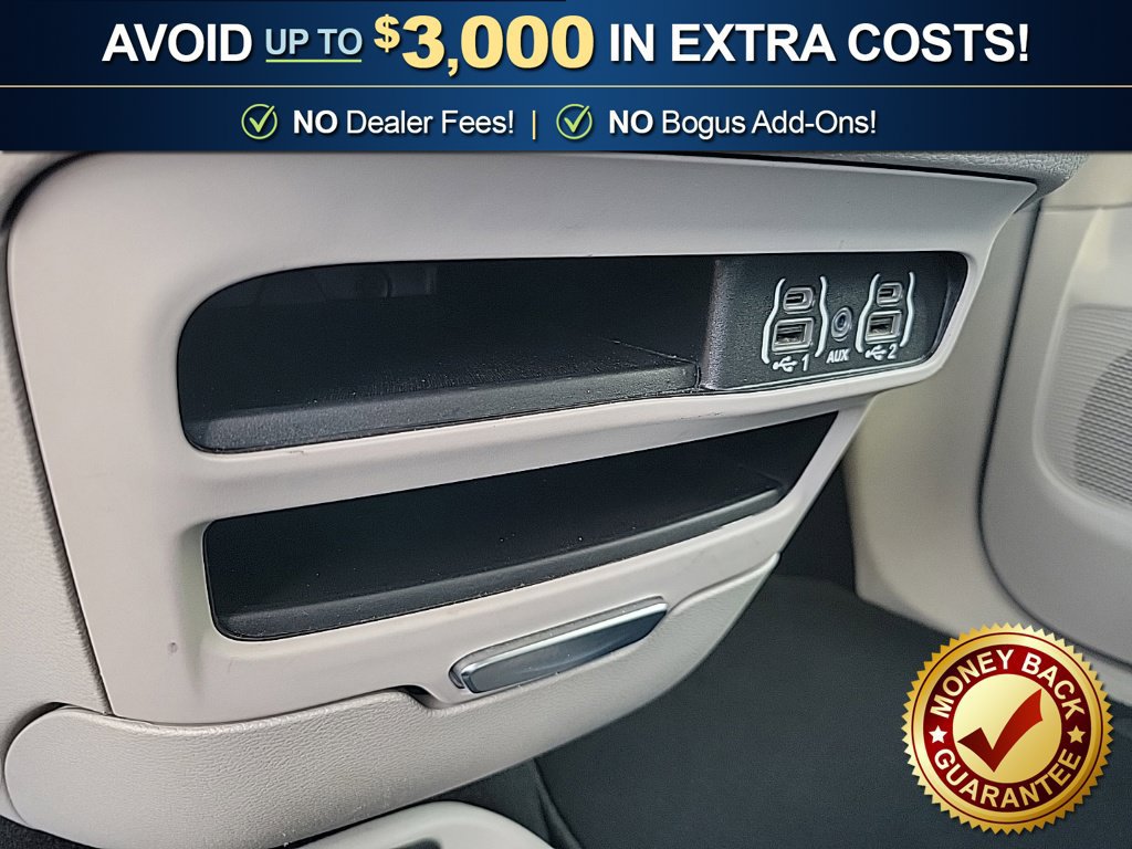 Used 2024 Chrysler Pacifica Touring-L FWD image 24