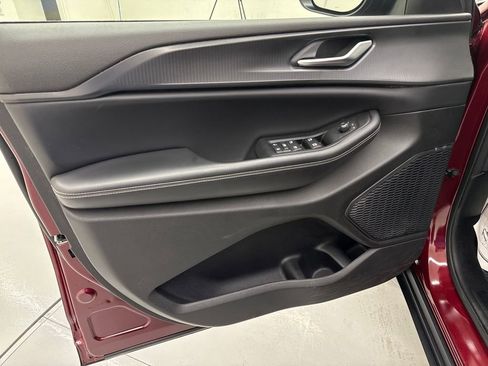 Used 2023 Jeep Grand Cherokee Laredo w/ Luxury Tech Group I image 11