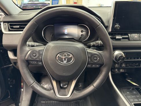 Used 2023 Toyota RAV4 XLE Premium image 32