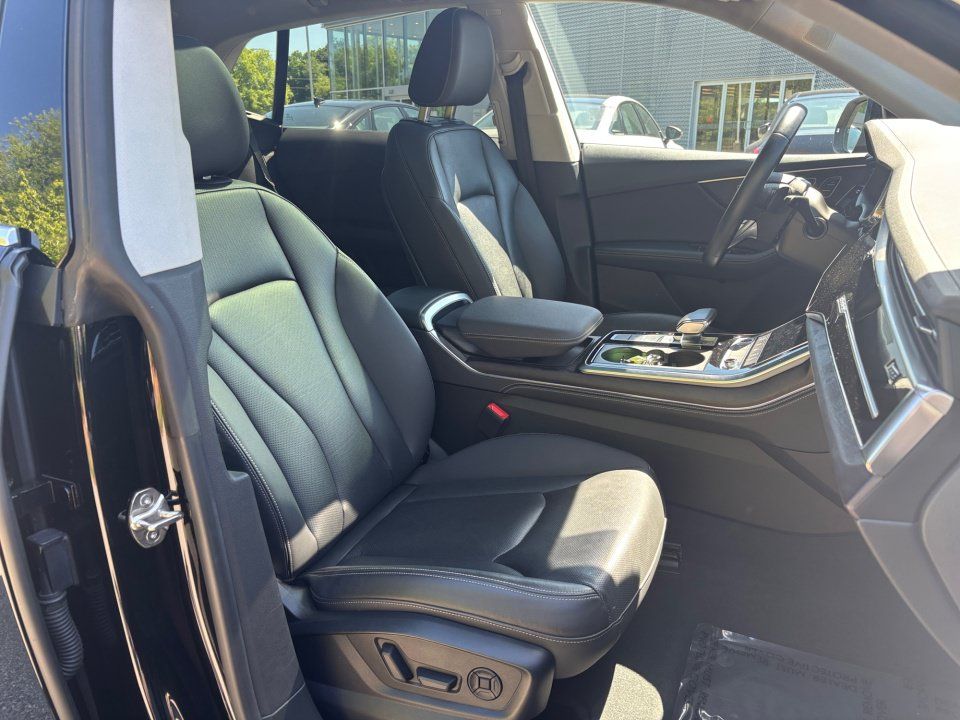 Used 2023 Audi Q8 Premium Plus AWD/4WD image 29
