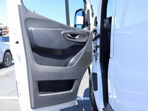 Used 2025 Mercedes-Benz Sprinter 2500 image 10