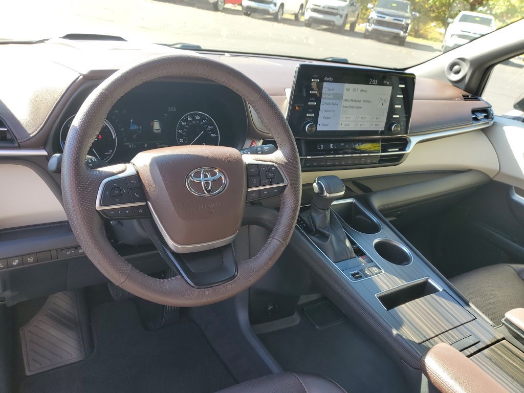Used 2022 Toyota Sienna Platinum AWD/4WD image 8