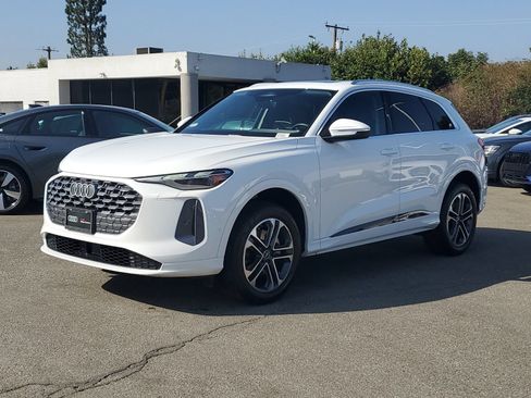 Used 2025 Audi Q5 Premium w/ Convenience Package AWD/4WD image 2