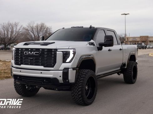 Used 2025 GMC Sierra 3500 Denali Ultimate image 5