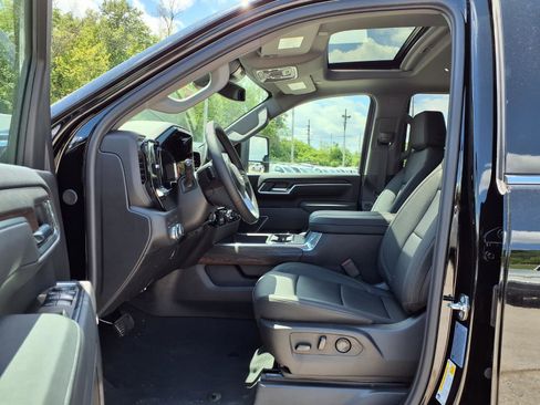 New 2026 GMC Sierra 2500 SLT w/ SLT Premium Package AWD/4WD image 17