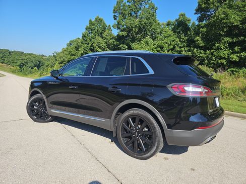 Used 2023 Lincoln Nautilus Reserve w/ Monochromatic Package FWD image 6