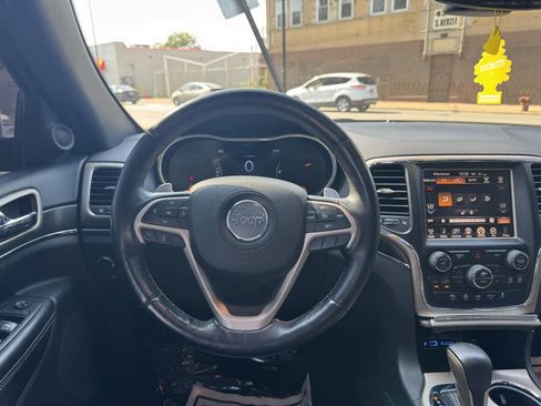 Used 2017 Jeep Grand Cherokee Limited image 12