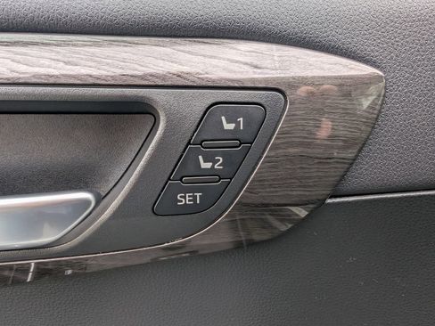 Used 2023 Toyota Highlander Limited AWD/4WD image 16