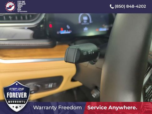Used 2025 Jeep Grand Cherokee L Summit AWD/4WD image 17