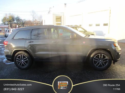 Used 2018 Jeep Grand Cherokee Trailhawk AWD/4WD image 5