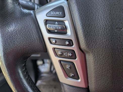 Used 2022 Nissan Titan SV w/ SV Convenience Package image 26