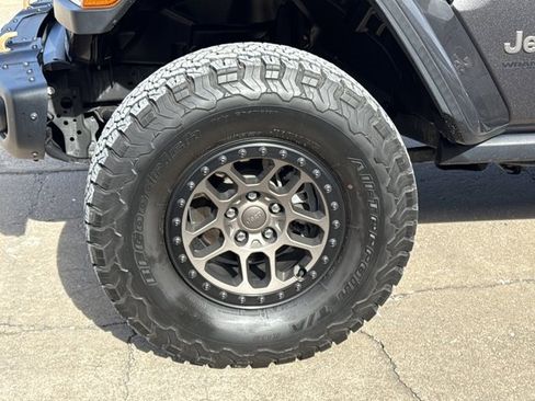 Used 2021 Jeep Wrangler Unlimited Rubicon w/ Xtreme Recon 35" Tire Package image 13