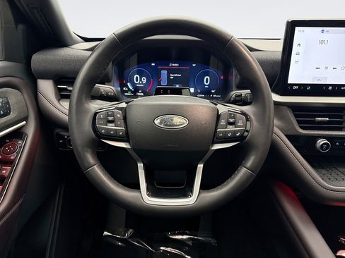 Used 2025 Ford Explorer Platinum image 12