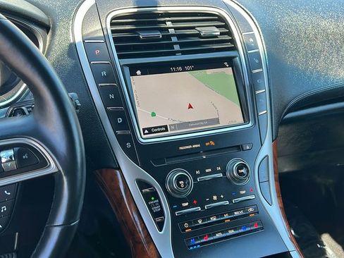 Certified 2019 Lincoln Nautilus Reserve FWD image 16