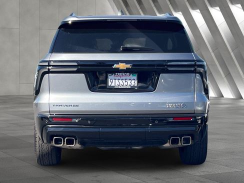 Used 2025 Chevrolet Traverse High Country FWD image 4
