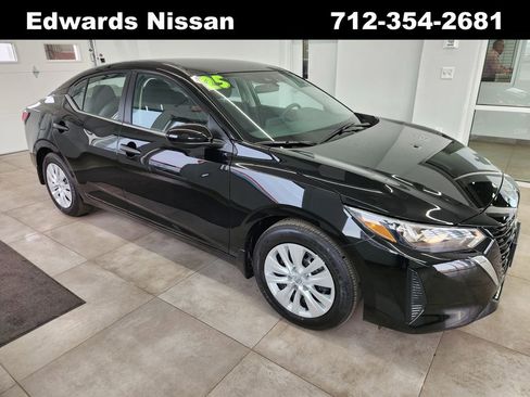 Used 2025 Nissan Sentra S image 2