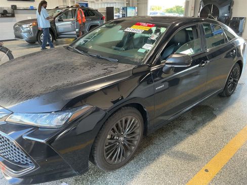 Used 2020 Toyota Avalon XSE FWD image 1