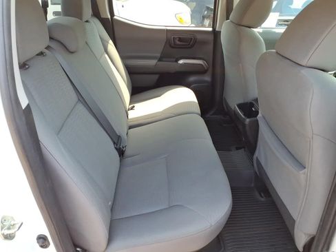 Used 2017 Toyota Tacoma SR5 w/ Tow Package RWD image 11