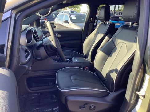 New 2027 Chrysler Pacifica Limited w/ Family Tech Group FWD image 8