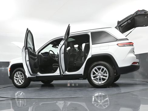 Used 2025 Jeep Grand Cherokee Laredo X image 52