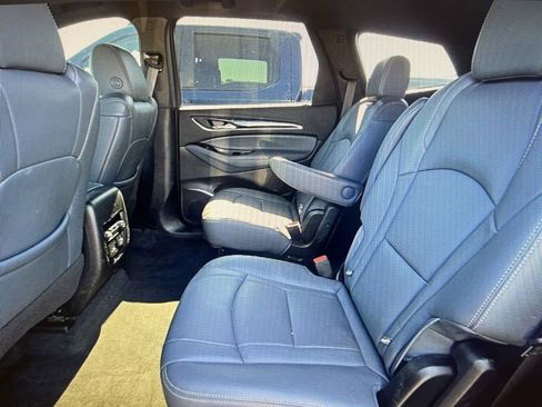 Used 2024 Buick Enclave Essence w/ Experience Buick Package AWD/4WD image 8