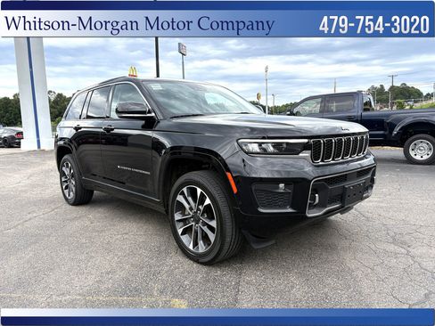 Used 2023 Jeep Grand Cherokee Overland w/ Luxury Tech Group IV AWD/4WD image 3