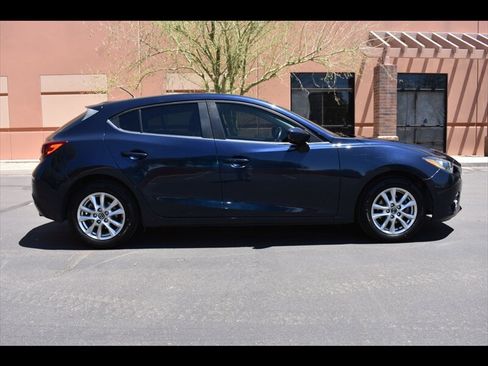 Used 2016 MAZDA MAZDA3 i Touring FWD image 1