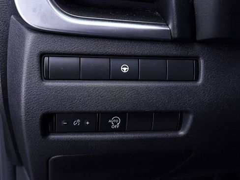 Used 2023 Nissan Rogue SV FWD image 16