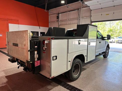 Used 2017 Ford F350 XLT image 3