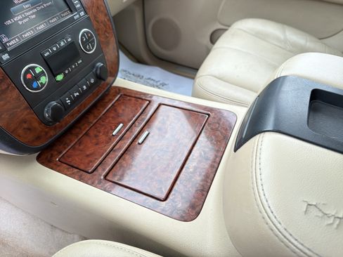 Used 2008 Chevrolet Suburban LTZ w/ LTZ Preferred Equipment Group image 18