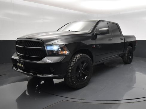 Used 2016 RAM 1500 Express w/ Black Ram 1500 Express Group AWD/4WD image 2