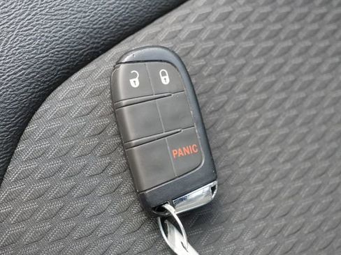 Used 2024 Jeep Compass Latitude image 37