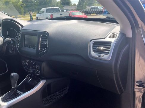 Used 2018 Jeep Compass Sport w/ Tech Group FWD image 12