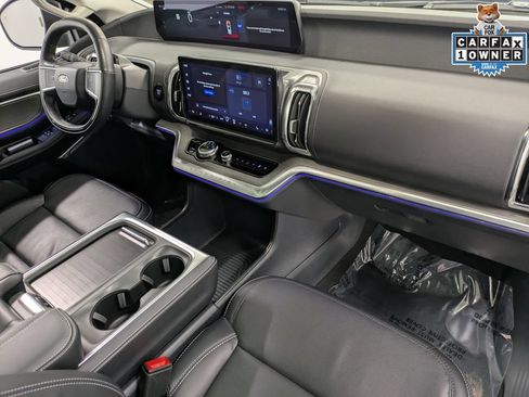 Certified 2025 Ford Expedition Platinum w/ Driver's Package AWD/4WD image 32