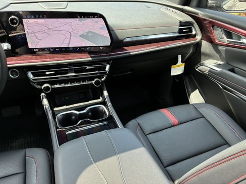 New 2026 Chevrolet Traverse RS w/ LPO, Floor Liner Package FWD image 21