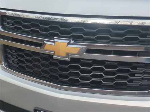 Used 2016 Chevrolet Suburban LT image 27