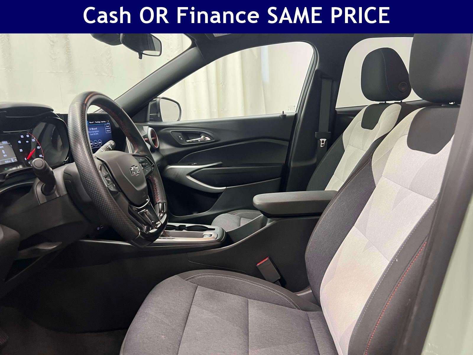 Used 2024 Chevrolet Trax RS w/ Sunroof Package FWD image 15