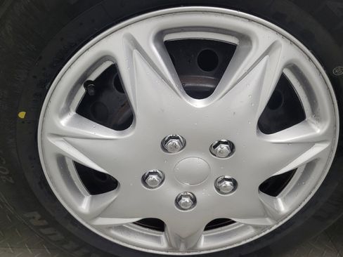 Used 2015 Toyota Camry LE image 31